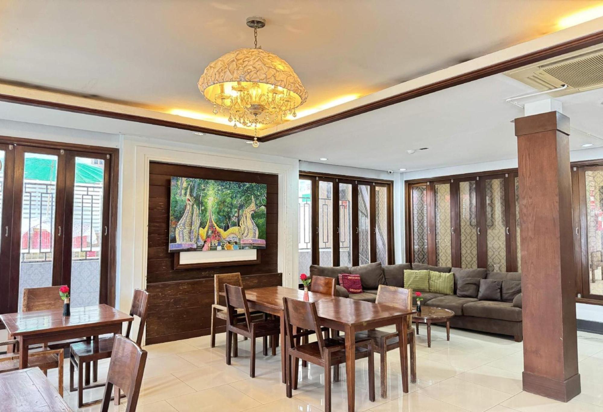Collection O Bupamontra Chiangmai Hotel Chiang Mai Exterior photo